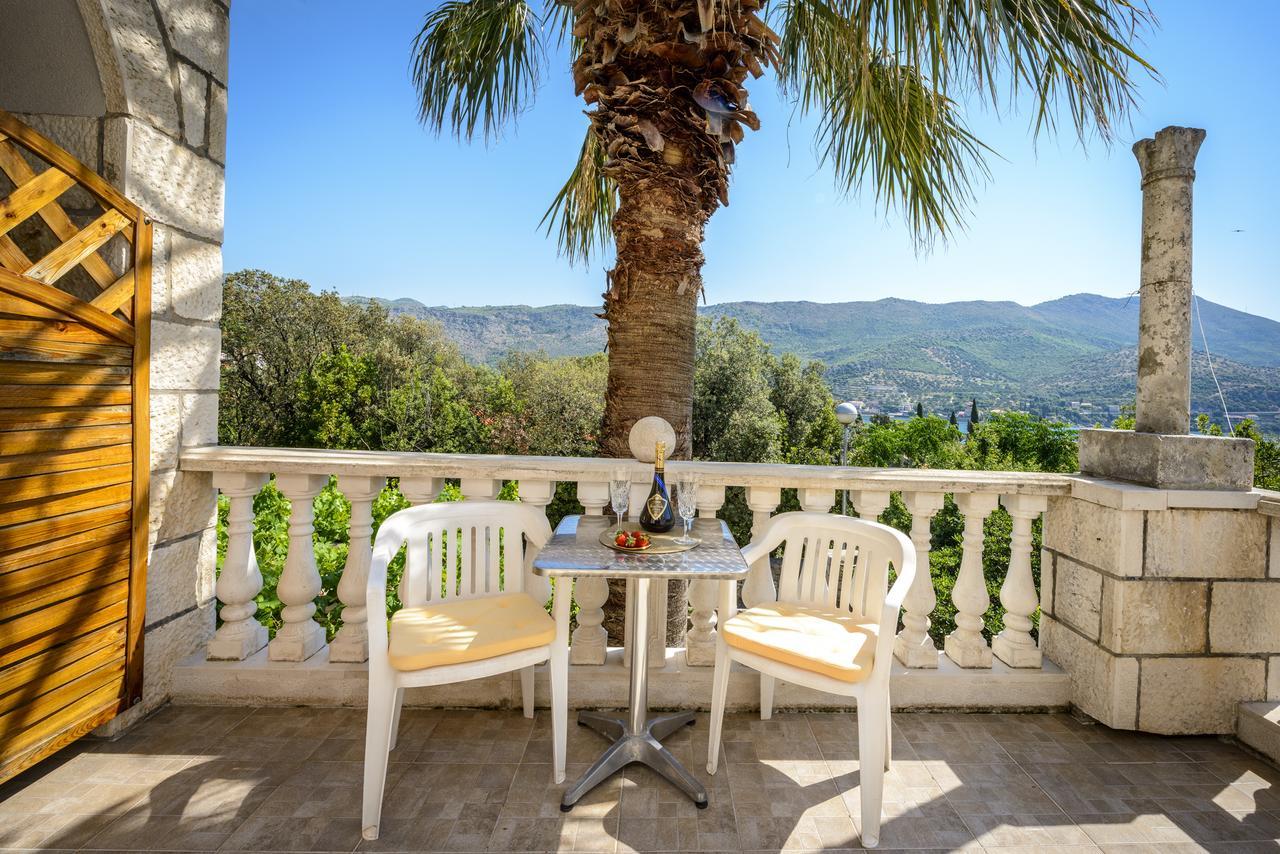 Two Palms Villa Zaton  Exterior photo